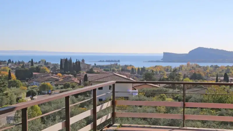 Villa da ristrutturare con giardino e vista lago in vendita a San Felice del Benaco, San Felice del Benaco