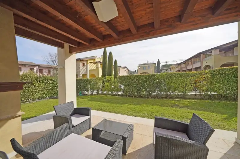 Kleine Villa in der Nähe des Sees in Manerba del Garda zu verkaufen, Manerba del Garda