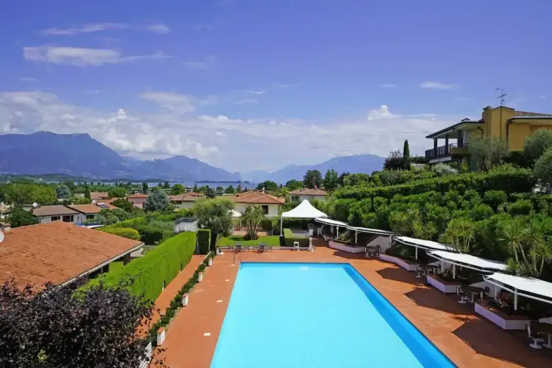 Wohnung in einer Wohnanlage mit Pool, in Manerba del Garda, Manerba del Garda