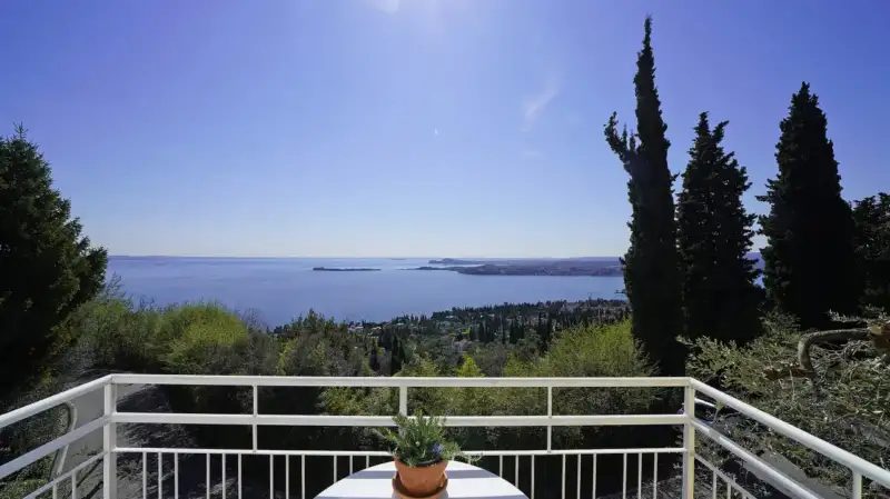 Villa con piscina e vista lago, in vendita a Gardone Riviera, Gardone Riviera