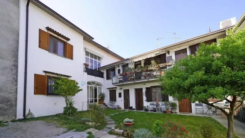 Renovated three-room flat for sale in Moniga del Garda, Moniga del Garda