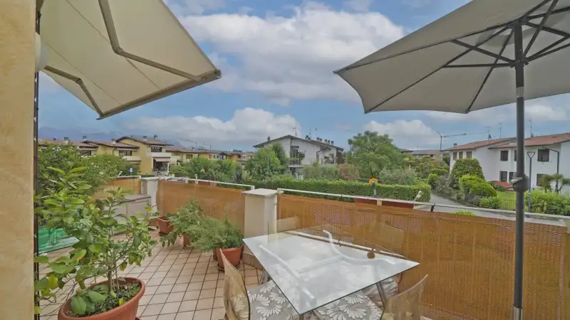 Wohnung mit Terrasse in einer Wohnanlage mit Schwimmbad in Puegnago del Garda, Raffa, Puegnago sul Garda