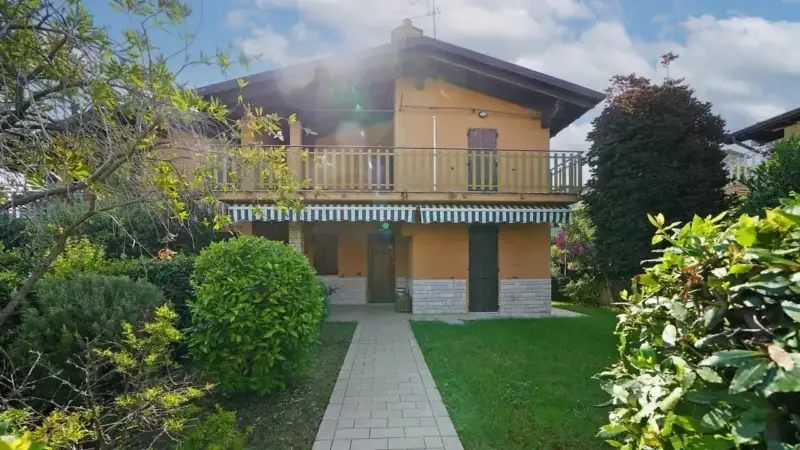 Reihenhaus in einer Wohnanlage mit Pool in Manerba del Garda, Manerba del Garda