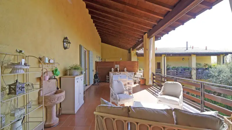 Elegante Wohnung in Wohnanlage mit Schwimmbad im Grünen in Soiano del Lago, Soiano del Lago