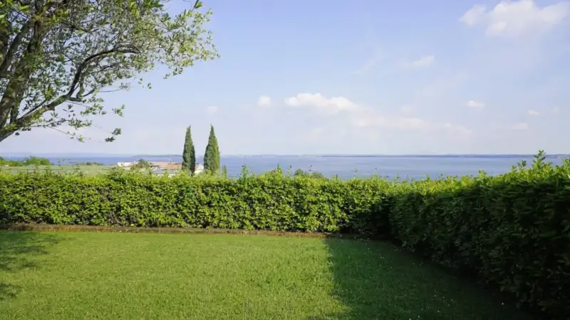 Reihenhaus mit Seeblick in Moniga del Garda zu verkaufen, Moniga del Garda
