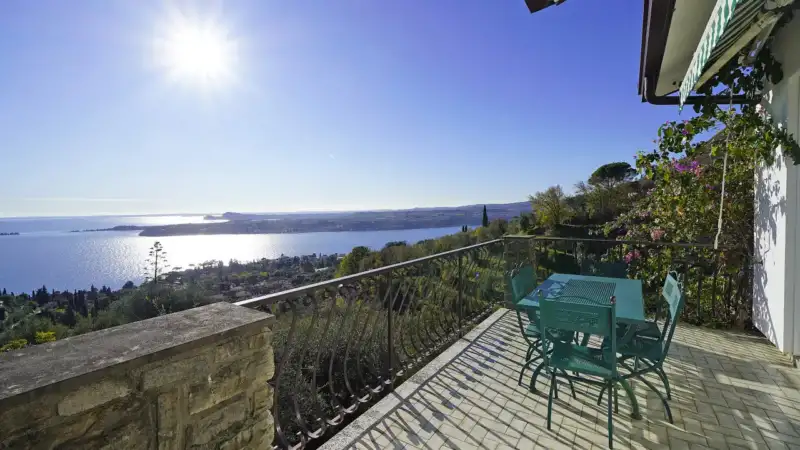 Einzelvilla mit atemberaubenden Seeblick, Pool und Garten in Gardone Riviera, Gardone Riviera