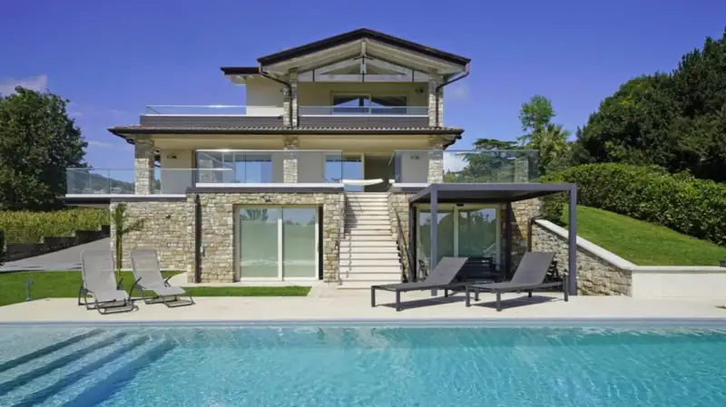 Moderne Villa in Moniga del Garda zu verkaufen, Moniga del Garda