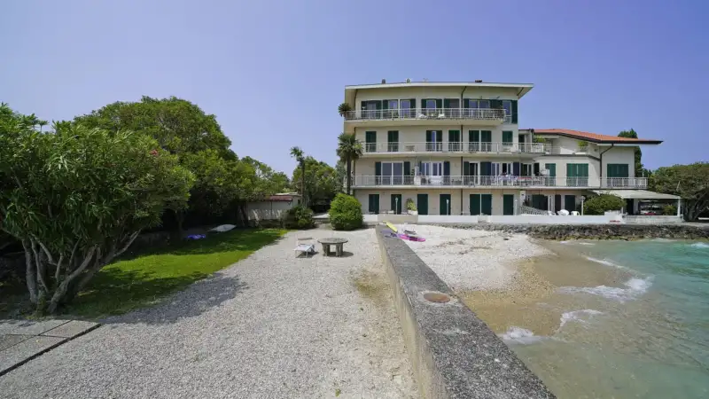 Appartamento esclusivo con vista lago a Sirmione, Sirmione