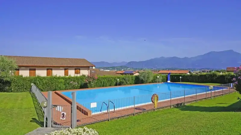 Dreizimmerwohnung mit großer Terrasse mit Seeblick und pool in Manerba del Garda, Manerba del Garda