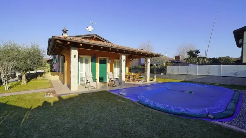 Teil eines Zweifamilienhauses mit privatem Pool in Manerba del Garda, Manerba del Garda