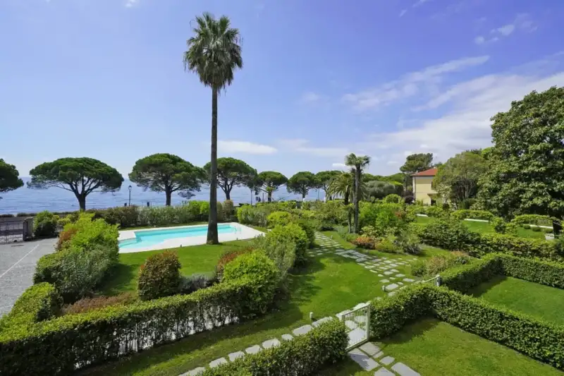 Bilocale con Giardino e Posto Auto direttamente sul Lungolago di Maderno, Toscolano Maderno