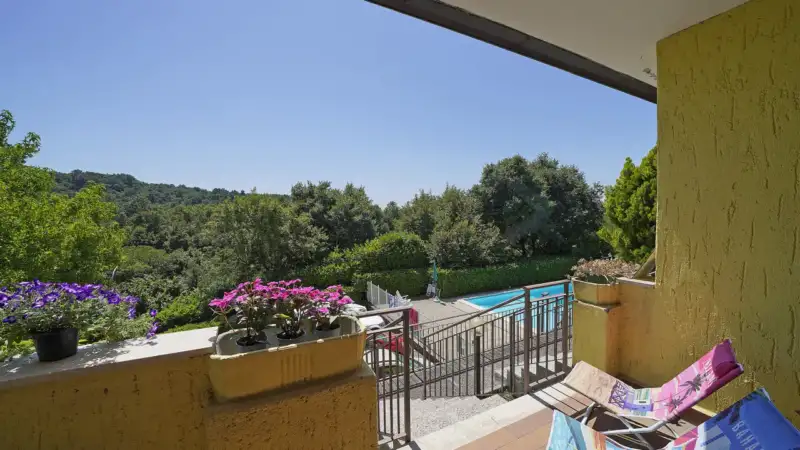 Wohnung in einer Wohnanlage mit Pool in Soiano del Lago, Soiano del Lago