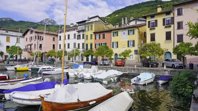 Einzigartige und charmante Wohnung mit Blick auf den Hafen von Villa di Gargnano, Gargnano
