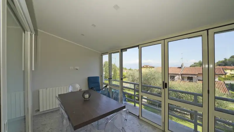 Hübsche Wohnung in einer Wohnanlage mit Pool in Soiano del Lago, Soiano del Lago