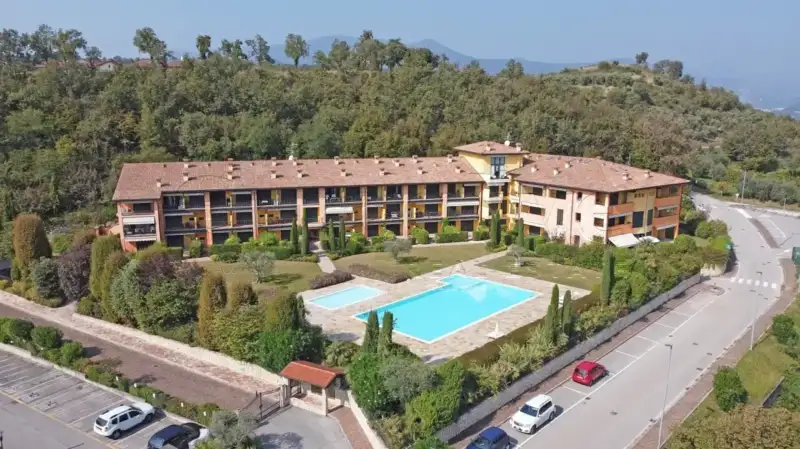Helle Zweizimmerwohnung mit großem Balkon und Seeblick in Puegnago del Garda, Puegnago sul Garda