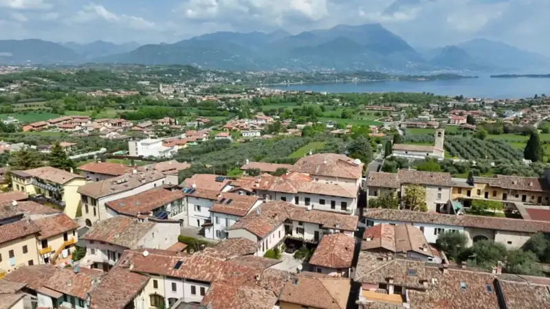 Historische Immobilie mit großzügigem Hof im Ortszentrum von Manerba del Garda, Manerba del Garda