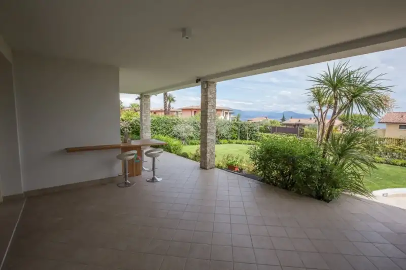 Elegante Vierzimmerwohnung mit Seeblick in Padenghe sul Garda zu verkaufen, Padenghe sul Garda