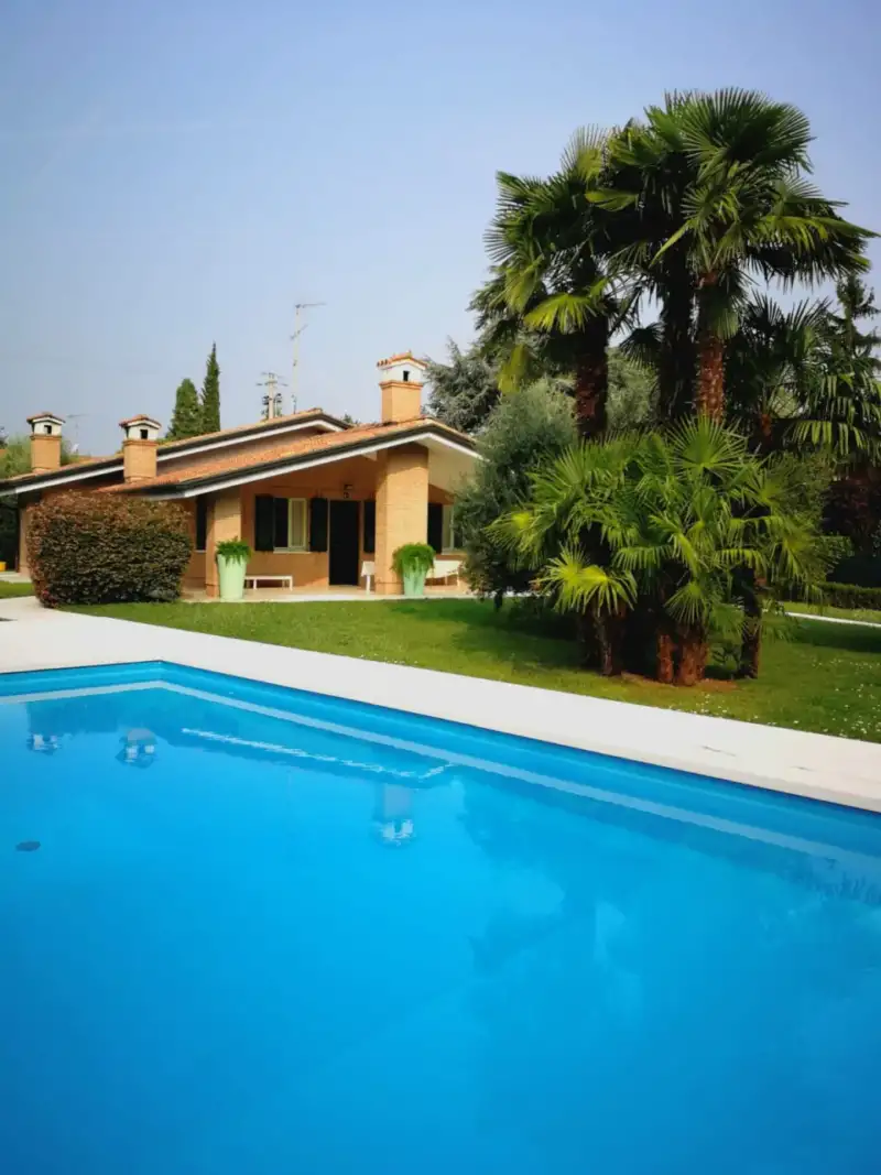 Einzelvilla mit Pool und großem Privatgarten in Soiano del Lago, Soiano del Lago