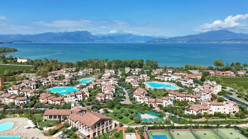 Zweizimmerwohnung mit Terrasse zum Verkauf in exklusiver Anlage in Peschiera, Peschiera del Garda