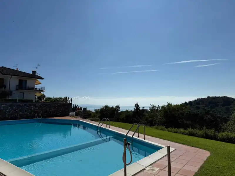 Renovierte Wohnung auf zwei Ebenen in Soiano del Lago, Soiano del Lago