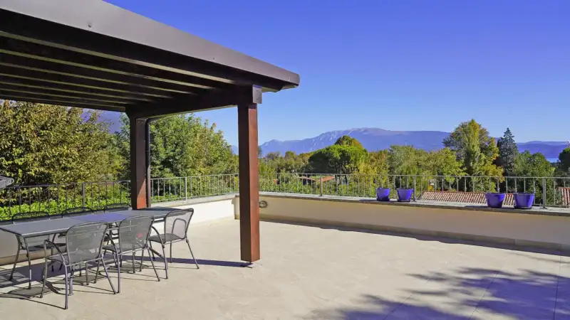 Freistehende Villa mit Garten und Terrasse mit Seeblick, in einer exklusiven Wohnlage, San Felice del Benaco