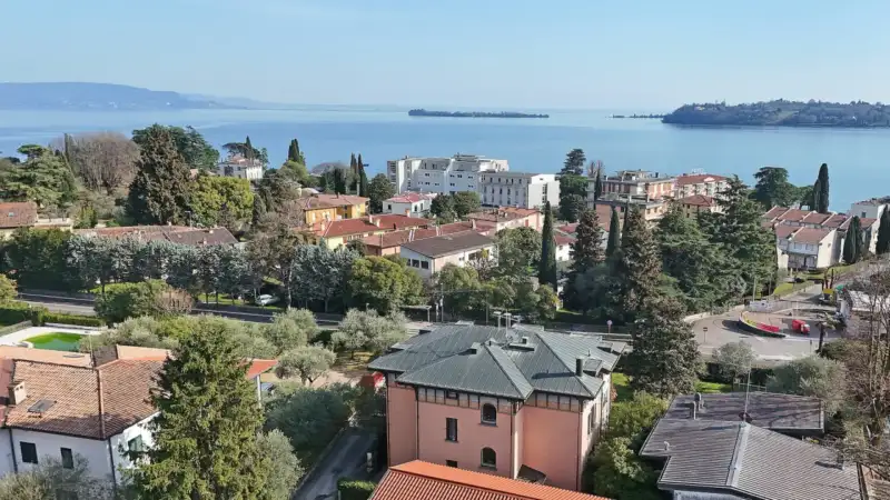 Geräumige Dreizimmerwohnung mit Terrasse in Barbarano, Salò, Salò