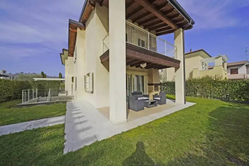 Kleine Villa in der Nähe des Sees in Manerba del Garda zu verkaufen, Manerba del Garda