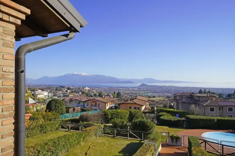 Helle Dreizimmerwohnung mit herrlichem Seeblick in Polpenazze del Garda, Polpenazze del Garda