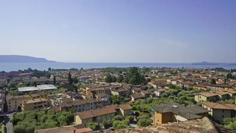 Panoramawohnung mit Terrasse und Seeblick in Toscolano, Toscolano Maderno
