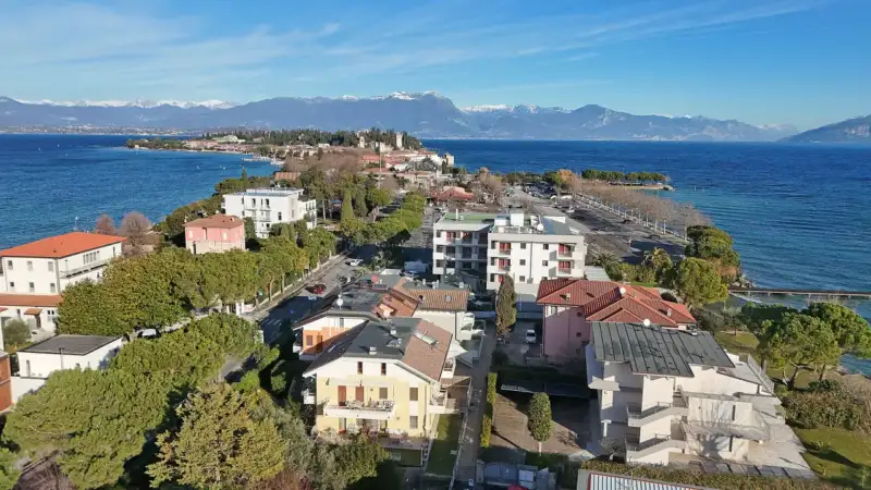 Splendido Appartamento Trilocale nel Cuore di Sirmione, Sirmione