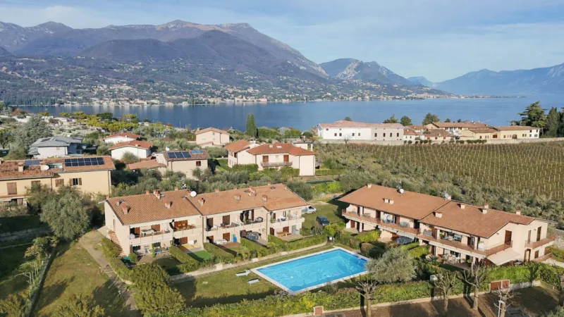 Einzimmerwohnung mit Terrasse in einer Wohnanlage mit Pool in Portese, San Felice d/B, San Felice del Benaco
