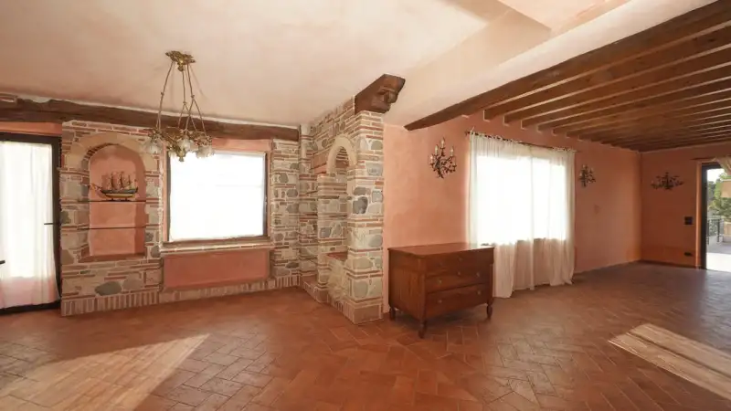 Prestigioso appartamento quadrilocale nel cuore di Colombare, Sirmione, Sirmione