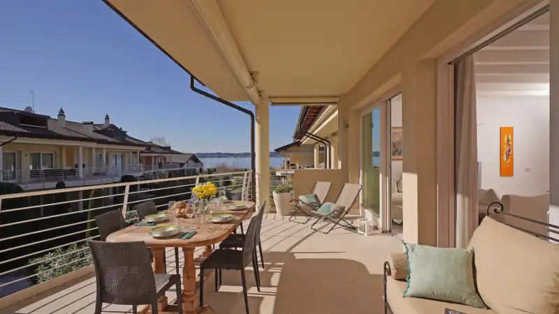 Prestigioso appartamento quadrilocale in vendita a Sirmione con vista lago, Sirmione