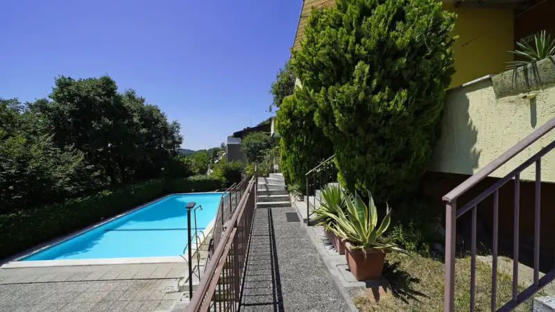 Wohnung in einer Wohnanlage mit Pool in Soiano del Lago, Soiano del Lago