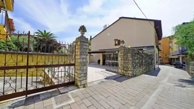 Exklusives Wohnkomplex in Maderno mit privatem Garten, Toscolano Maderno