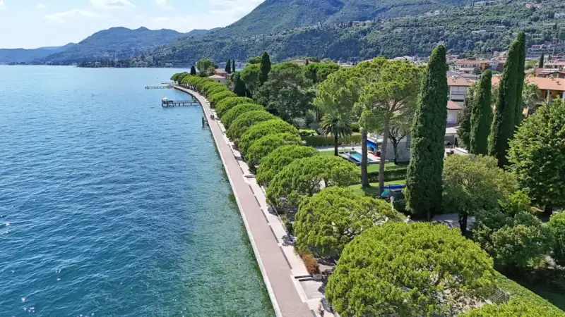 Exklusive Zwei-Zimmer-Wohnung mit Terrasse am See in Maderno, Toscolano Maderno