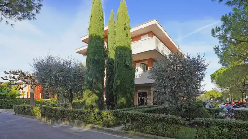Colombare. Renovierte Dreizimmerwohnung mit sehr zentraler Lage, Sirmione