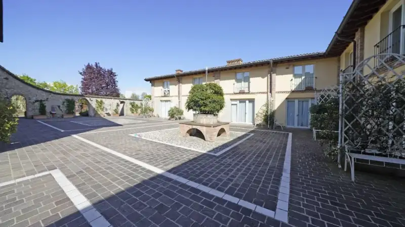Große Vierzimmerwohnung mit Schwimmbad zu verkaufen in Lonato del Garda, Lonato del Garda