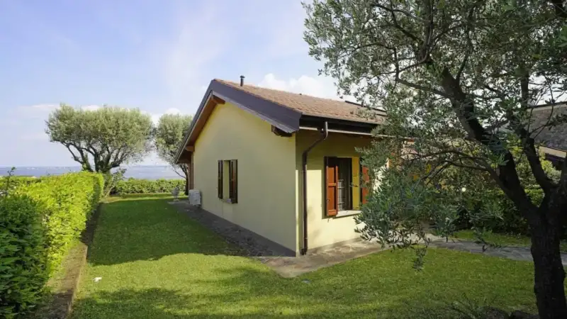 Reihenhaus mit Seeblick in Moniga del Garda zu verkaufen, Moniga del Garda
