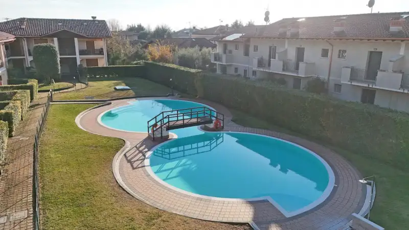 Appartamento in residence con piscina a Puegnago del Garda, Puegnago sul Garda