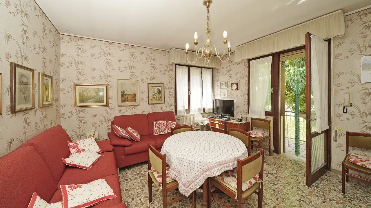 Living room with red sofas and round table