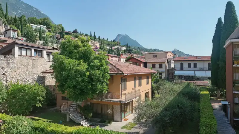 Einzelvilla mit Garten im Herzen von Maderno, Toscolano Maderno