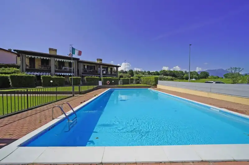 Zweizimmerwohnung im Erdgeschoss mit Privatgarten und Pool in Polpenazze del Garda, Polpenazze del Garda