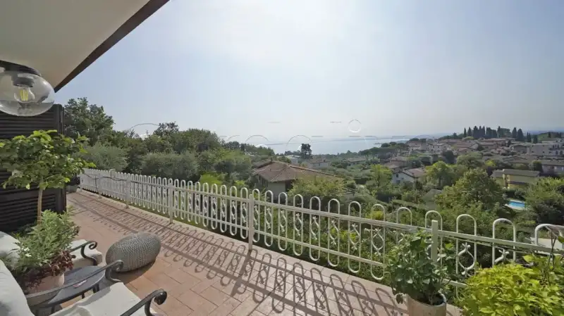 Villa auf zwei Ebenen mit uneingeschränktem Seeblick, Padenghe sul Garda
