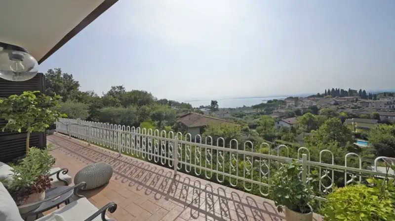 Villa auf zwei Ebenen mit uneingeschränktem Seeblick, Padenghe sul Garda