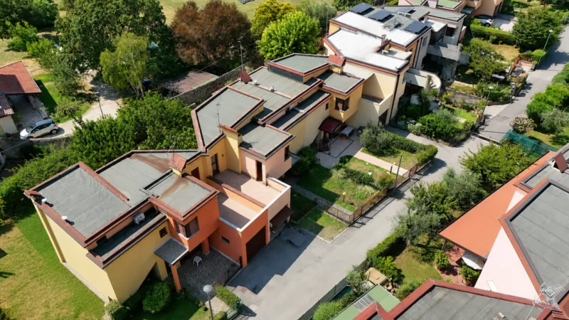 Terraced house in a residential area of Salò, Salò