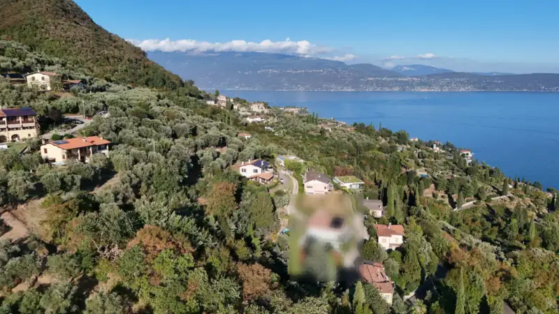 Baugrundstück mit genehmigten Projekt in Gardone Riviera, Gardone Riviera