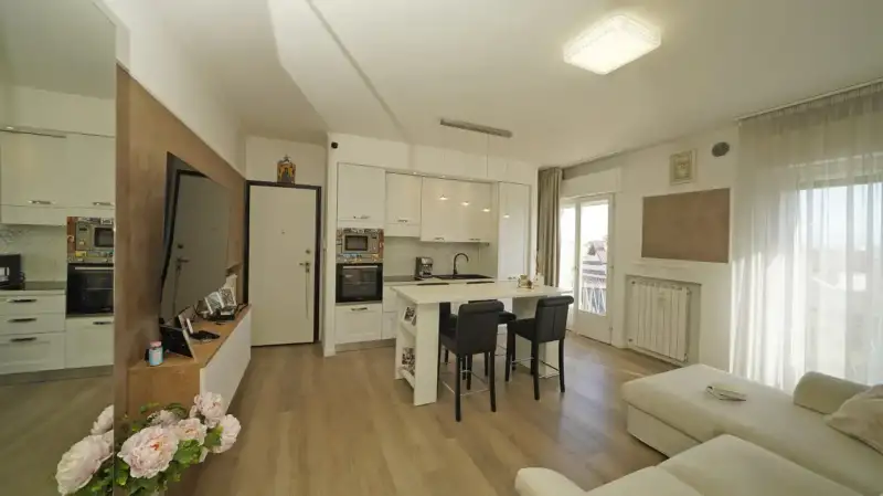 Elegante, renovierte Dreizimmerwohnung in Lugana di Sirmione zu verkaufen, Sirmione