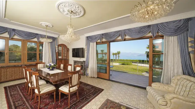 Exklusive Villa am See in Peschiera del Garda zu verkaufen, Peschiera del Garda