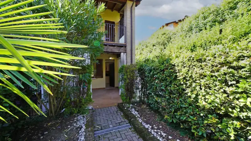 Zweizimmerwohnung im Erdgeschoss mit Privatgarten und Pool in Polpenazze del Garda, Polpenazze del Garda